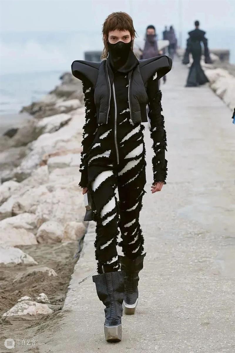 【IFA-流行趋势】Rick Owens | 2021 A/W 对保守主义的戏谑嘲弄 Owens IFA 趋势 保守主义 我的故事 故事 孩子们 长大后 瘾君子 酒鬼 崇真艺客