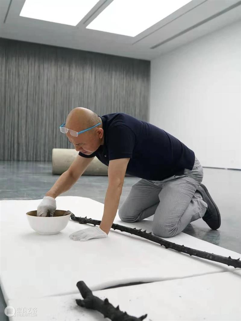 刘建华 把陶瓷玩出陌生感 刘建华 陶瓷 陌生感 昆明 工作室 上海 如今 大学 在此之前 江西 崇真艺客