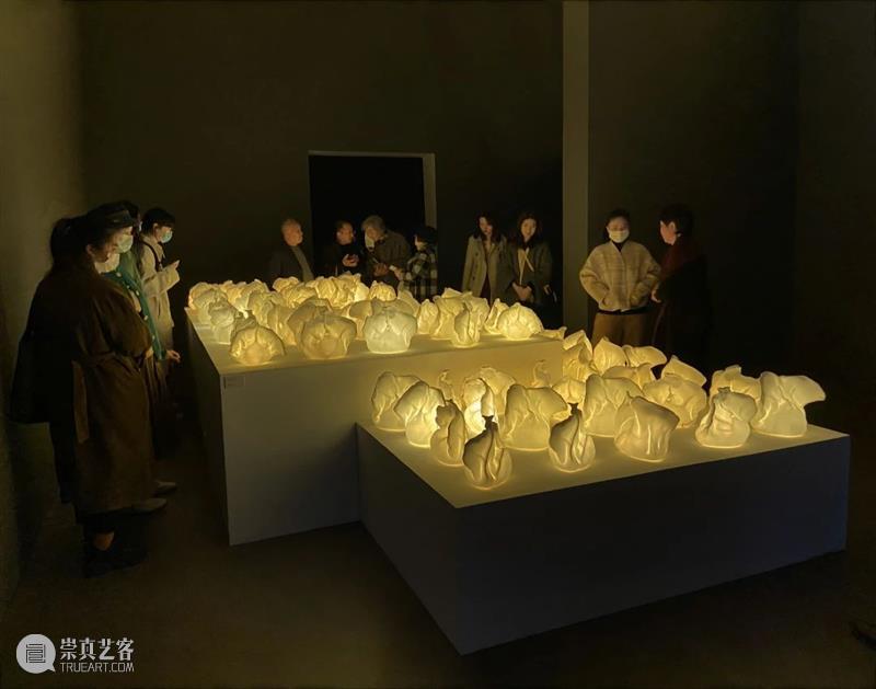 开幕 | 舌尖下的中国——2021李秀勤作品展 舌尖 中国 李秀勤 作品展 现场 图片 艺术 总监 Director 何勇淼 崇真艺客