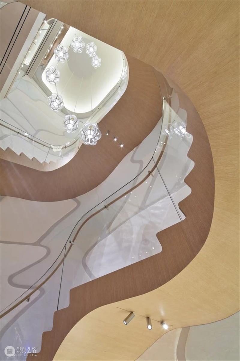 LV·银座旗舰店，‘糖纸’表皮 / 青木淳建筑设计事务所 + Peter Marino Architect 旗舰店 表皮 银座 青木淳建筑设计事务所 糖纸 万众 LV银座旗舰店 神秘的面纱 项目 日本 崇真艺客