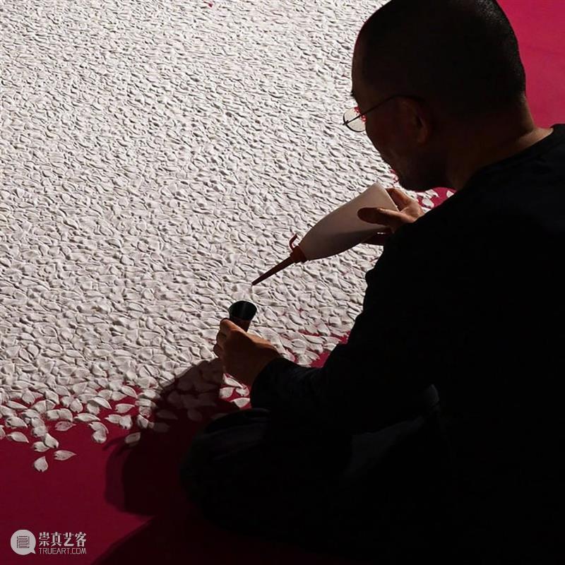 日本艺术家用盐画画,55个小时制作10万朵樱花,背后原因令人泪目 樱花 日本 背后 艺术 原因 泪目 赏樱 季节 枝头 心神 崇真艺客
