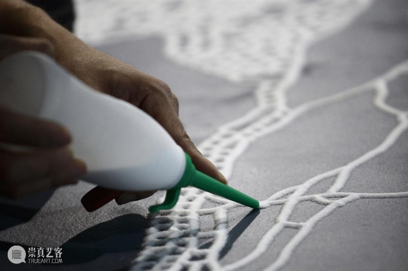 日本艺术家用盐画画,55个小时制作10万朵樱花,背后原因令人泪目 樱花 日本 背后 艺术 原因 泪目 赏樱 季节 枝头 心神 崇真艺客