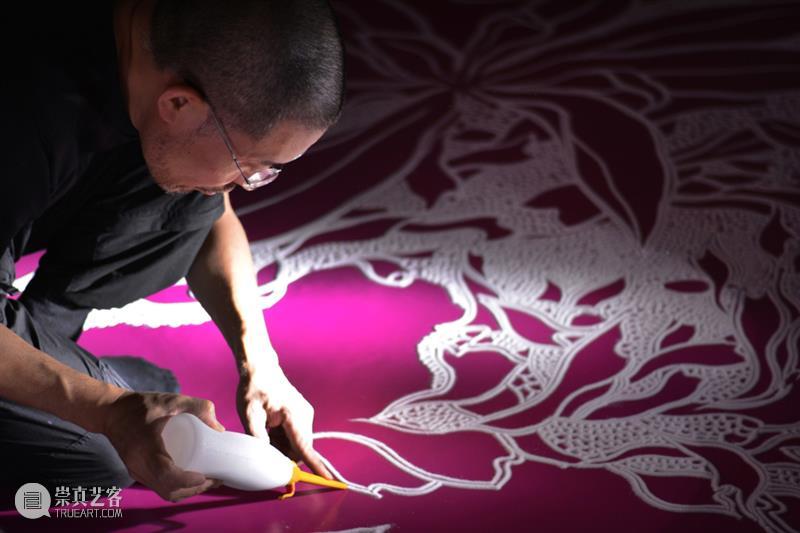 日本艺术家用盐画画,55个小时制作10万朵樱花,背后原因令人泪目 樱花 日本 背后 艺术 原因 泪目 赏樱 季节 枝头 心神 崇真艺客