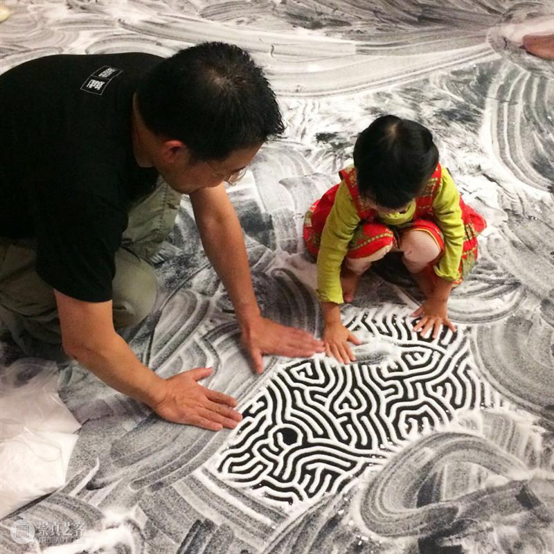 日本艺术家用盐画画,55个小时制作10万朵樱花,背后原因令人泪目 樱花 日本 背后 艺术 原因 泪目 赏樱 季节 枝头 心神 崇真艺客