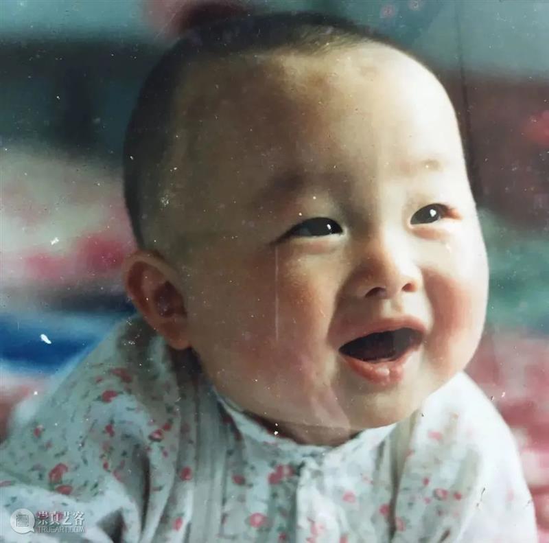 “做大人太久了，久到忘了自己也做过小孩。”｜《男人与猫》 主创访谈  上海话剧艺术中心 男人与猫 小孩 大人 中英 独角戏故事剧场 杭州大剧院 全球 文本 项目 上海话剧艺术中心 崇真艺客