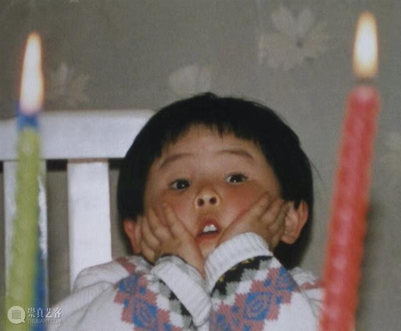 “做大人太久了，久到忘了自己也做过小孩。”｜《男人与猫》 主创访谈  上海话剧艺术中心 男人与猫 小孩 大人 中英 独角戏故事剧场 杭州大剧院 全球 文本 项目 上海话剧艺术中心 崇真艺客