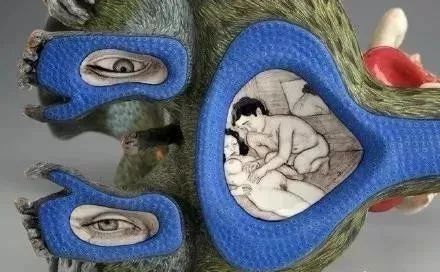 雕塑丨超现实主义瓷雕人物故事套着故事，形象交错着形象 人物 瓷雕 故事 形象 雕塑丨超现实主义 上方 中国舞台美术学会 右上 星标 本文 崇真艺客