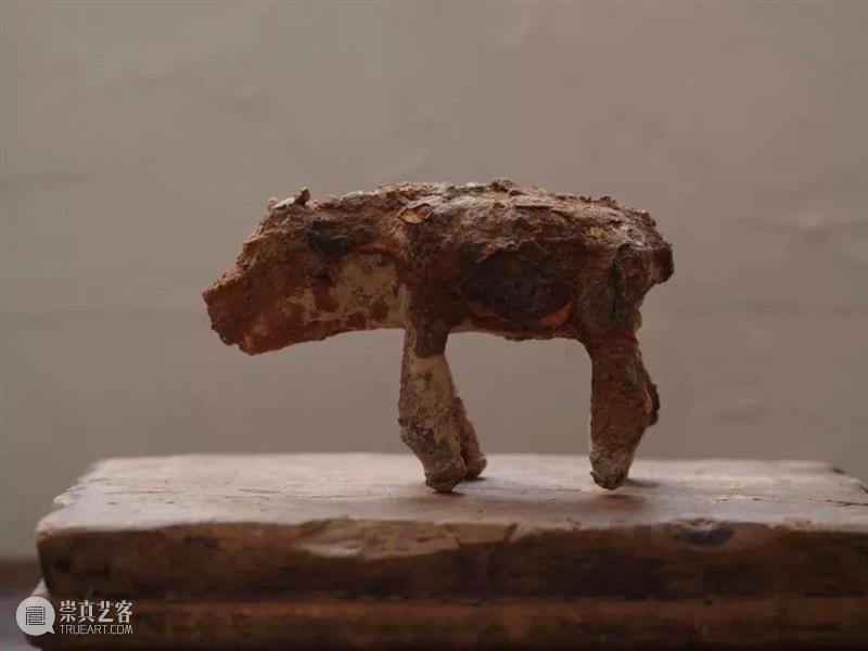 展讯|春意尤浓 双展同开 「永春」「二十二头牛和一头猪」 永春 春意 展讯 双展 二十二头牛和一头猪 展期 展厅 白塔 地面 古建筑 崇真艺客