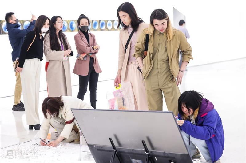 前方高能！“此时此刻”艺术品的“清奇材料”揭秘 此时此刻 艺术品 材料 前方 高能 艺术家 原材料 世界 大门 地下水 崇真艺客