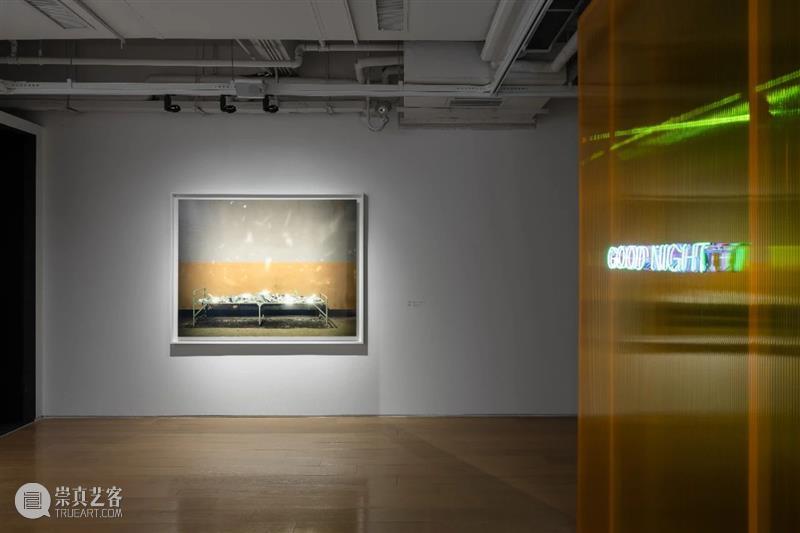 艺术家 | 陈维 昊美术馆个展 Good Night 展览现场 陈维 Night 现场 昊美术馆 艺术家 个展 上海 香格纳画廊 新城 系列 崇真艺客