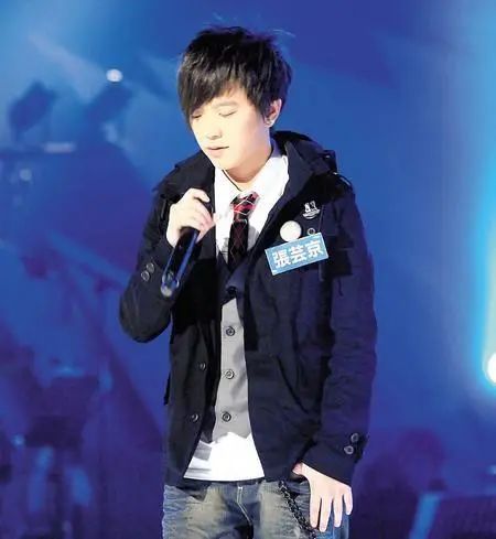 一夜痛失50万粉丝,因“房租”放弃生命,出道即巅峰的她为何沦落至此? 巅峰 房租 粉丝 生命 文章 音乐 taolumusic 歌手 街头 媒体 崇真艺客