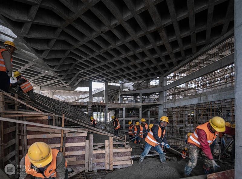 同济大学嘉定校区学生活动中心建造中，梁柱的光影 视频资讯 ADCNews 同济大学嘉定校区学生活动中心 梁柱 光影 苏圣亮 项目 热力学 生态 策略 出发点 空间 崇真艺客