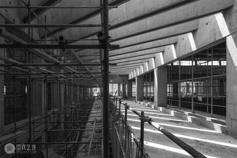 同济大学嘉定校区学生活动中心建造中，梁柱的光影 视频资讯 ADCNews 同济大学嘉定校区学生活动中心 梁柱 光影 苏圣亮 项目 热力学 生态 策略 出发点 空间 崇真艺客