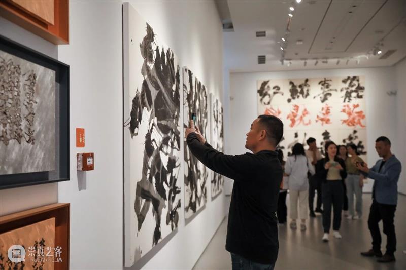 开幕回顾丨「欢喜就好:周雄波个展」4月17日正式开幕 周雄波 个展 厦门宝龙艺术中心 仪式 研讨会 日本 武藏野美术大学 教授 当代 艺术家 崇真艺客
