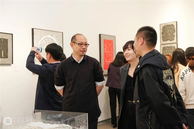 “有光—周先锋个展”现场丨AMNUA LIVE 周先锋 个展 现场 AMNUA LIVE 南京艺术学院美术馆 展厅 馆长 郑闻先生 艺术 崇真艺客