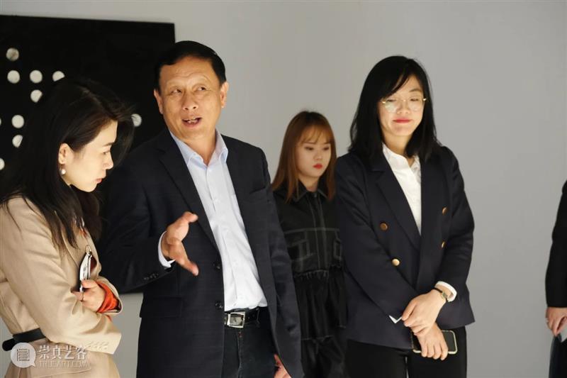 “有光—周先锋个展”现场丨AMNUA LIVE 周先锋 个展 现场 AMNUA LIVE 南京艺术学院美术馆 展厅 馆长 郑闻先生 艺术 崇真艺客
