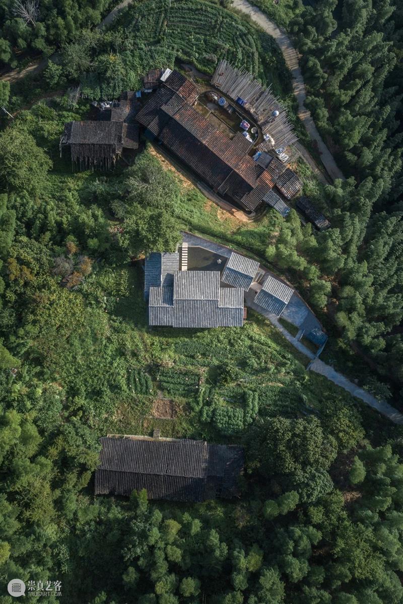 古树、远山、院子，德化古杏山舍民宿 / 厦门泛华·回应建筑工作室 民宿 建筑 古树 远山 院子 厦门泛华 德化 杏山 工作室 赵奕龙 崇真艺客