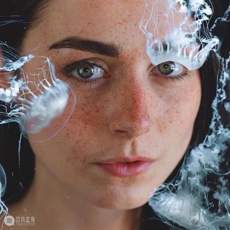 视觉丨这个疯狂摄影师说：烧了她！烧了她！ 视觉 摄影师 上方 中国舞台美术学会 右上 星标 本文 全球 Mathieu Stern 崇真艺客