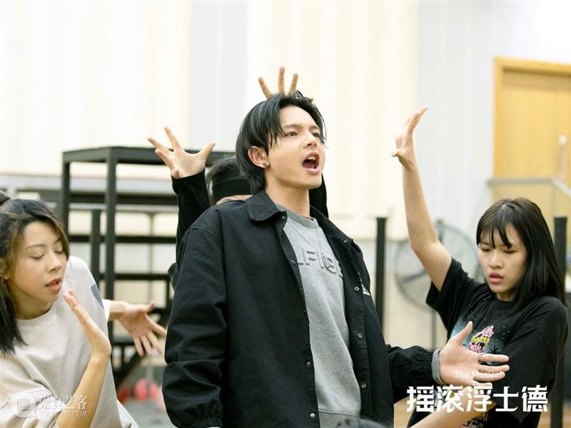 音乐剧《摇滚浮士德》 | 这个春日,在人性的较量中浮沉 音乐剧 摇滚浮士德 人性 歌德 毕生 心血 诗剧 浮士德 作品 创作者们 崇真艺客