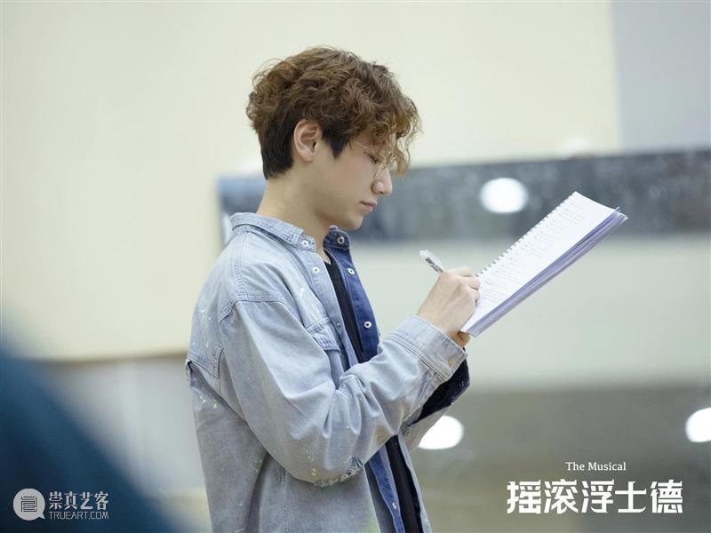 音乐剧《摇滚浮士德》 | 这个春日,在人性的较量中浮沉 音乐剧 摇滚浮士德 人性 歌德 毕生 心血 诗剧 浮士德 作品 创作者们 崇真艺客