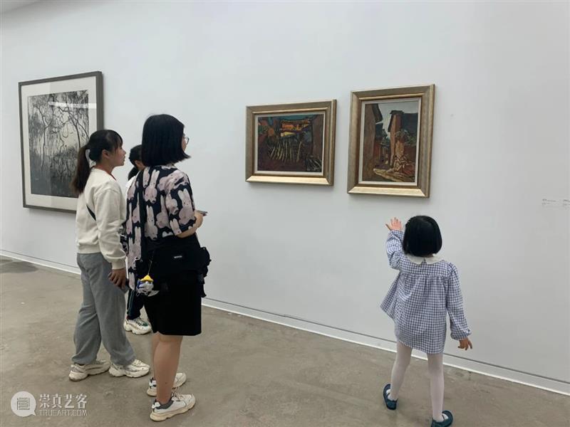 CGK艺工坊活动回顾 | 小小导览员 导览员 活动 CGK艺工坊 姚钟华 个展 风景 山水 期间 昆明 当代美术馆 崇真艺客