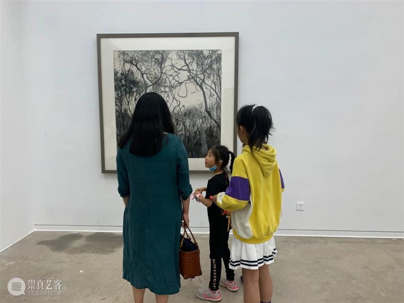 CGK艺工坊活动回顾 | 小小导览员 导览员 活动 CGK艺工坊 姚钟华 个展 风景 山水 期间 昆明 当代美术馆 崇真艺客