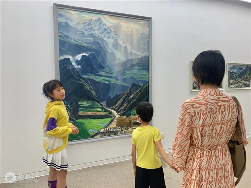 CGK艺工坊活动回顾 | 小小导览员 导览员 活动 CGK艺工坊 姚钟华 个展 风景 山水 期间 昆明 当代美术馆 崇真艺客
