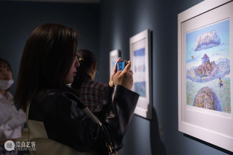 正在展出 | 宫崎骏动画场景原画师井上直久的梦幻世界 井上直久 宫崎骏 场景 动画 画师 梦幻世界 空中花园 丙烯 地方 笔触 崇真艺客