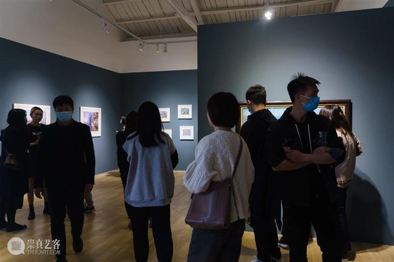 正在展出 | 宫崎骏动画场景原画师井上直久的梦幻世界 井上直久 宫崎骏 场景 动画 画师 梦幻世界 空中花园 丙烯 地方 笔触 崇真艺客