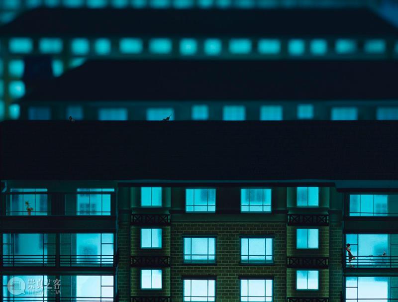 追逐自由的灵魂：刑丹文的创作世界  临港当代美术馆 灵魂 丹文 世界 邢丹文 西安 中央美术学院 学士学位 纽约视觉艺术学院 硕士学位 北京 崇真艺客