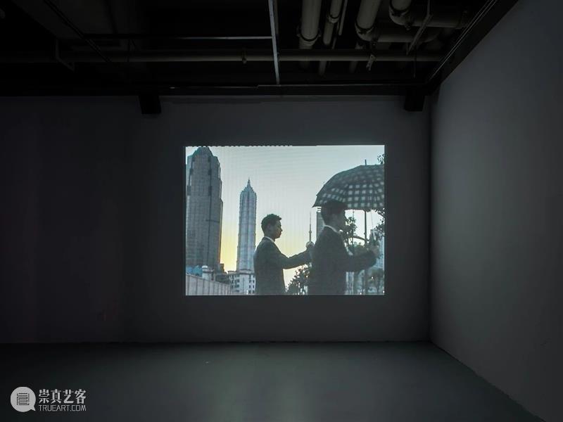 【OCAT上海馆 | 作品介绍】杨福东《城市之光》,2000 作品 城市之光 杨福东 上海馆 OCAT 当前 环形 录像 系列 展期 崇真艺客
