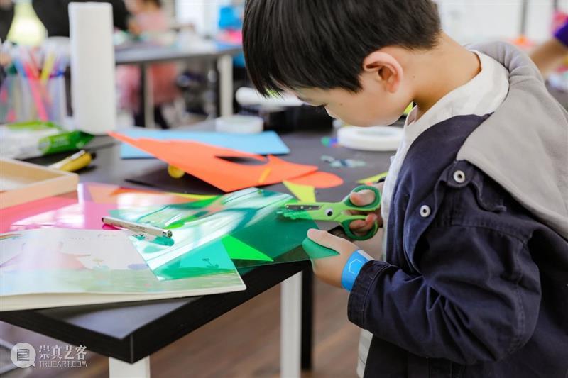 全英工坊 | 体验不一样的“色彩”艺术世界 艺术 世界 色彩 工坊 松美术馆 Aliceart艺术工作室 学生们 眼镜 艺术家 萧勤 崇真艺客