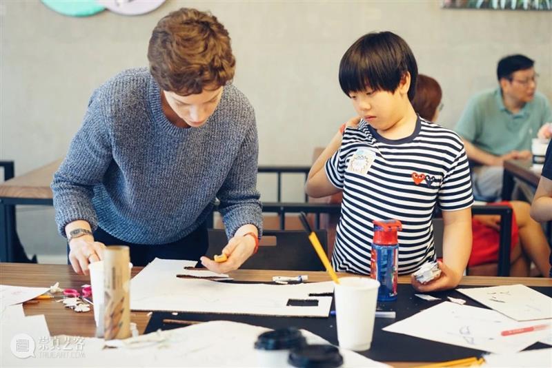 全英工坊 | 体验不一样的“色彩”艺术世界 艺术 世界 色彩 工坊 松美术馆 Aliceart艺术工作室 学生们 眼镜 艺术家 萧勤 崇真艺客