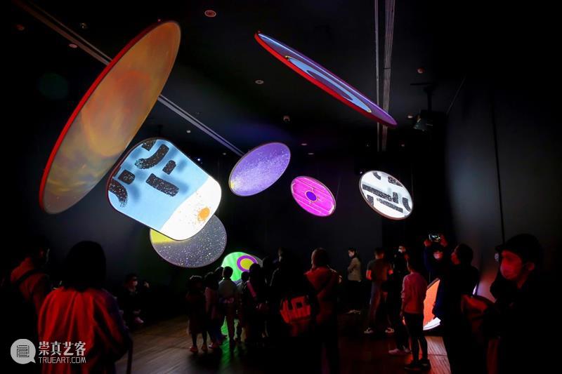 全英工坊 | 体验不一样的“色彩”艺术世界 艺术 世界 色彩 工坊 松美术馆 Aliceart艺术工作室 学生们 眼镜 艺术家 萧勤 崇真艺客