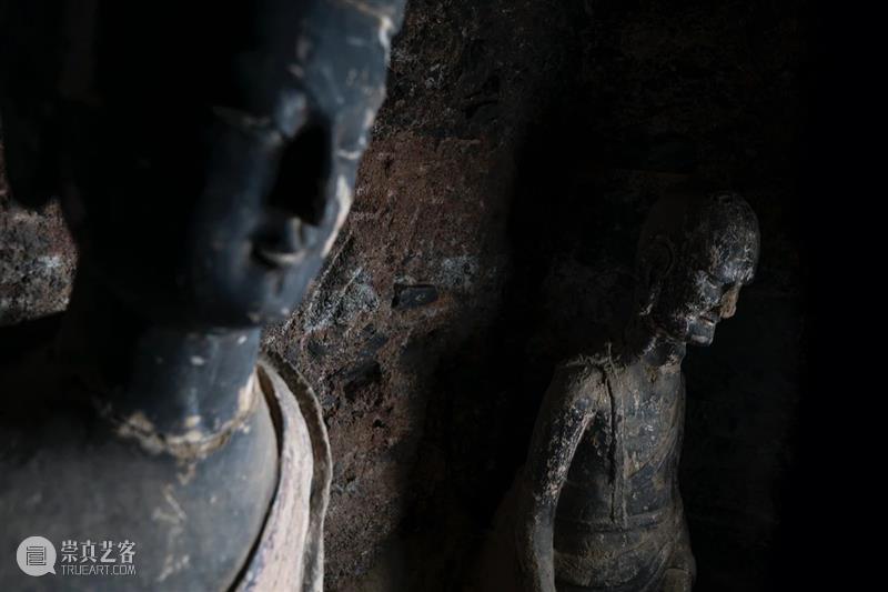 麦积山第120窟：邂逅北朝的吊带装、手提包 吊带 手提包 麦积山 北朝 麦积山石窟 石窟 位置 麦积山石窟西 东侧 下方 崇真艺客