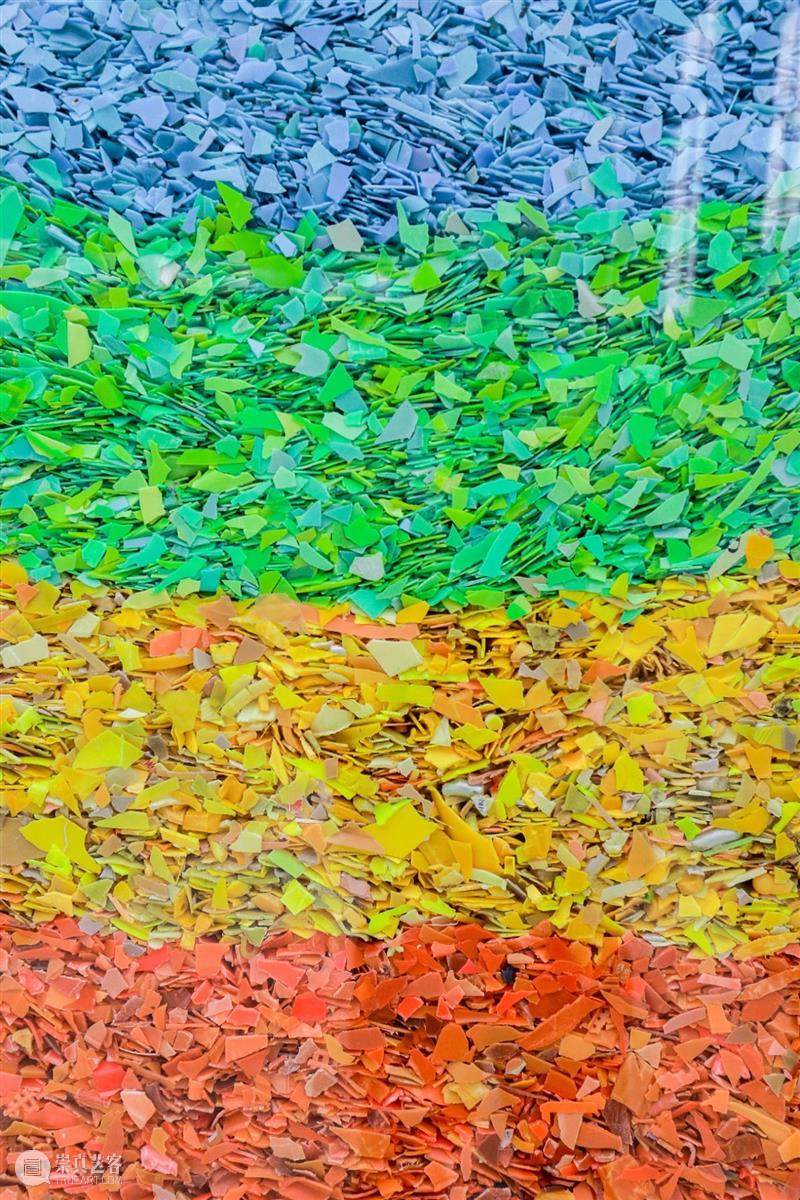 “广式消费主义”深入解读 | 李景湖，在海浪中看彩虹 博文精选 巽美术馆 李景湖 海浪 彩虹 消费主义 彩虹II 装置 巽美术馆 艺术家 于广东 东莞 崇真艺客