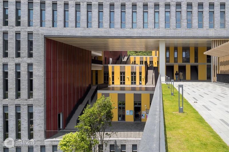 香港中文大学深圳学生中心，垂直天井与水平穿廊 / 王维仁建筑设计研究室 天井 水平 王维仁 建筑设计 研究室 香港中文大学深圳学生中心 中大 深圳 校园 学生 崇真艺客