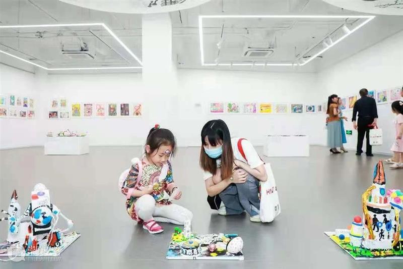 开幕现场 | 2021 HI ART 艺术节“携手防疫抗艾、共担健康责任”上海市闵行区学生公益绘画活动颁奖典礼 艺术节 责任 上海市 闵行区 学生 公益 绘画 活动 典礼 现场 崇真艺客