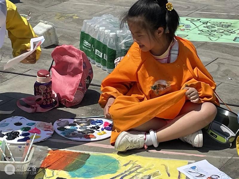 少儿涂鸦现场|格林艺巷艺术中心参加宋庄美术馆少儿涂鸦展！ 宋庄美术馆 少儿 涂鸦展 现场 格林艺巷艺术中心 大小 朋友 小朋友们 自然 KIDS 崇真艺客