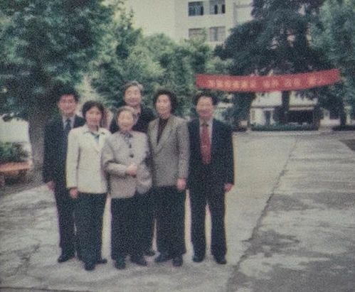 斯霞：童心母爱，终身奉献育英才 斯霞 童心 终身 英才 文章 孩子们 老师 汉族 中共党员 浙江 崇真艺客