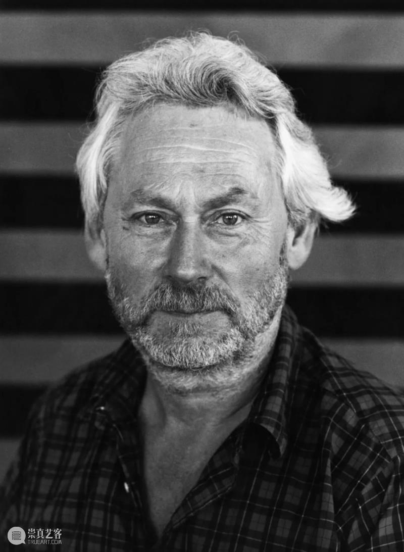 今日生日|唐纳德·贾德(Donald Judd) 贾德 唐纳德 Donald Judd 生日 现场 纽约现代艺术博物馆 MoMA 肖像 美国 崇真艺客