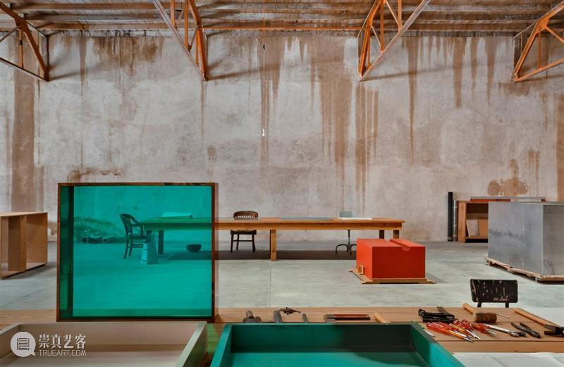 今日生日|唐纳德·贾德(Donald Judd) 贾德 唐纳德 Donald Judd 生日 现场 纽约现代艺术博物馆 MoMA 肖像 美国 崇真艺客