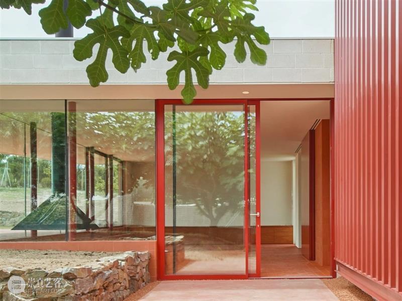 红白住宅 / ARQUITECTURA-G QUITECTURA 红白 住宅 José Hevia 房屋 坡度 地块 地势 美景 崇真艺客