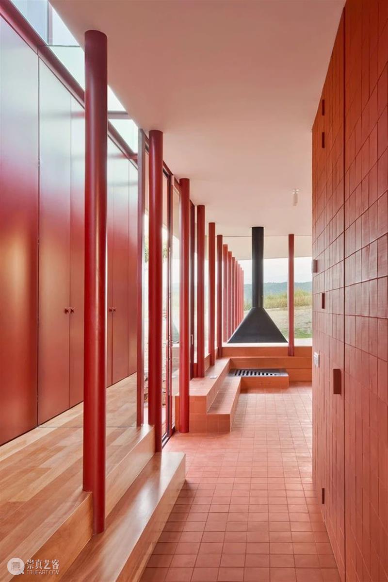 红白住宅 / ARQUITECTURA-G QUITECTURA 红白 住宅 José Hevia 房屋 坡度 地块 地势 美景 崇真艺客