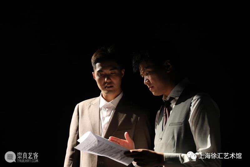 《前行之歌》首演成功,今日开展啦! 前行之歌 时间 地点 徐汇艺术馆 淮海中路1413号 报纸 鸿英图书馆 前身 那时 三层 崇真艺客