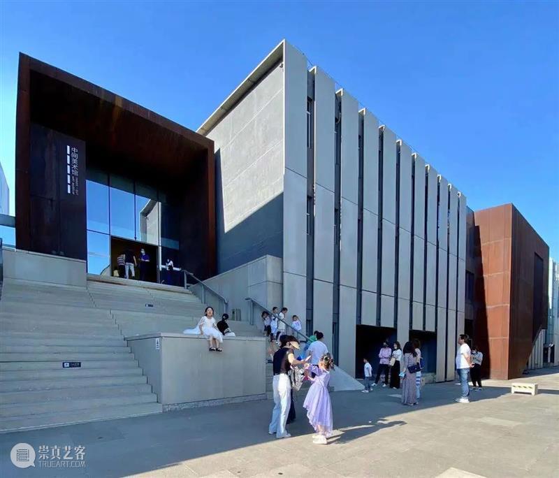 快乐在中间 | 画画的孩子们（一） 中间 孩子们 建筑里 艺术 读者们 知乐 class 小朋友 小朋友们 年龄 崇真艺客