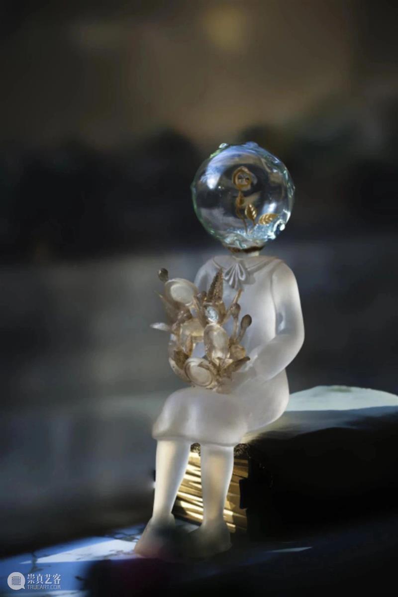 今日沙龙回顾 | 她，把薇薇安的秘密放进老皮箱和门里 薇薇安 皮箱 沙龙 秘密 门里 天才 迈尔 展厅 观众 视线 崇真艺客
