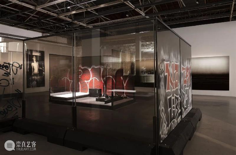 Sprüth Magers 艺术家 | 安妮·伊姆霍夫（Anne Imhof）东京宫“全权委托”展览 ：静物  施布特-玛格 安妮 伊姆霍夫 全权 静物 东京宫 Imhof Anne 艺术家 Sprüth Magers 崇真艺客