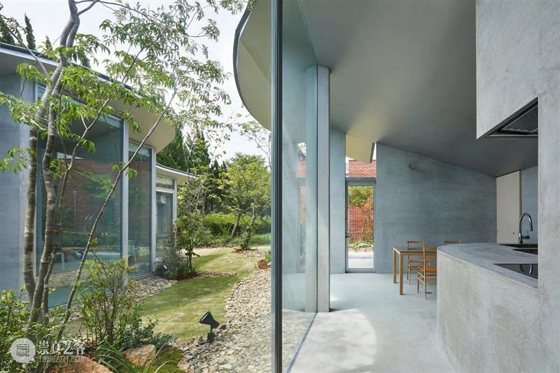 建筑 | 模糊房屋与自然之间的界限，“模糊空间”的空间 房屋 自然 之间 界限 建筑 空间 神户 日本 事务所 公司 崇真艺客