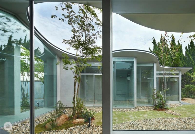 建筑 | 模糊房屋与自然之间的界限，“模糊空间”的空间 房屋 自然 之间 界限 建筑 空间 神户 日本 事务所 公司 崇真艺客